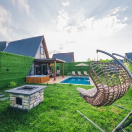 Sapanca Göl Manzaralı Bungalov Kiralama | 2+1, Isıtmalı Havuz, Jakuzi