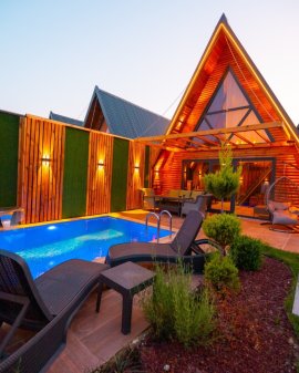 Sakarya Sapanca 2+1 Bungalov | Jakuzili ve Şömineli Lüks Tatil