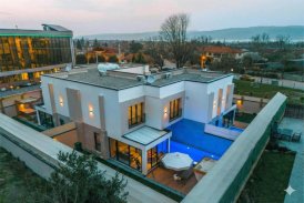 Sapanca Kırkpınar 5 Kişilik Lüks Villa, Isıtmalı Havuzlu, Jakuzili, Şömineli ve Korunaklı