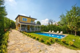 Sapanca Kırkpınar 4+1 Özel Havuzlu - Şömineli 9 Kişilik Tatil Villası