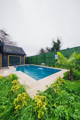 Sapanca 4 Kişilik Isıtma Havuzlu - Şömineli - Korunaklı Bungalov