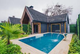 Sapanca 4 Kişilik Havuzlu Bungalov - Isıtmalı Şömineli ve Korunaklı