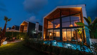Sapanca'da 6 Kişilik Şömineli & Isıtma Havuzlu Lüks Bungalov