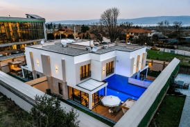 Sapanca Kırkpınar 5 Kişilik Lüks Villa, Isıtmalı Havuzlu, Jakuzili, Şömineli ve Korunaklı
