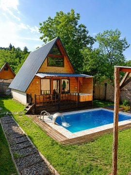 Sapanca Tam Korunaklı, Özel Isıtmalı Havuz ve Jakuzili Lüks 2+1 Bungalov