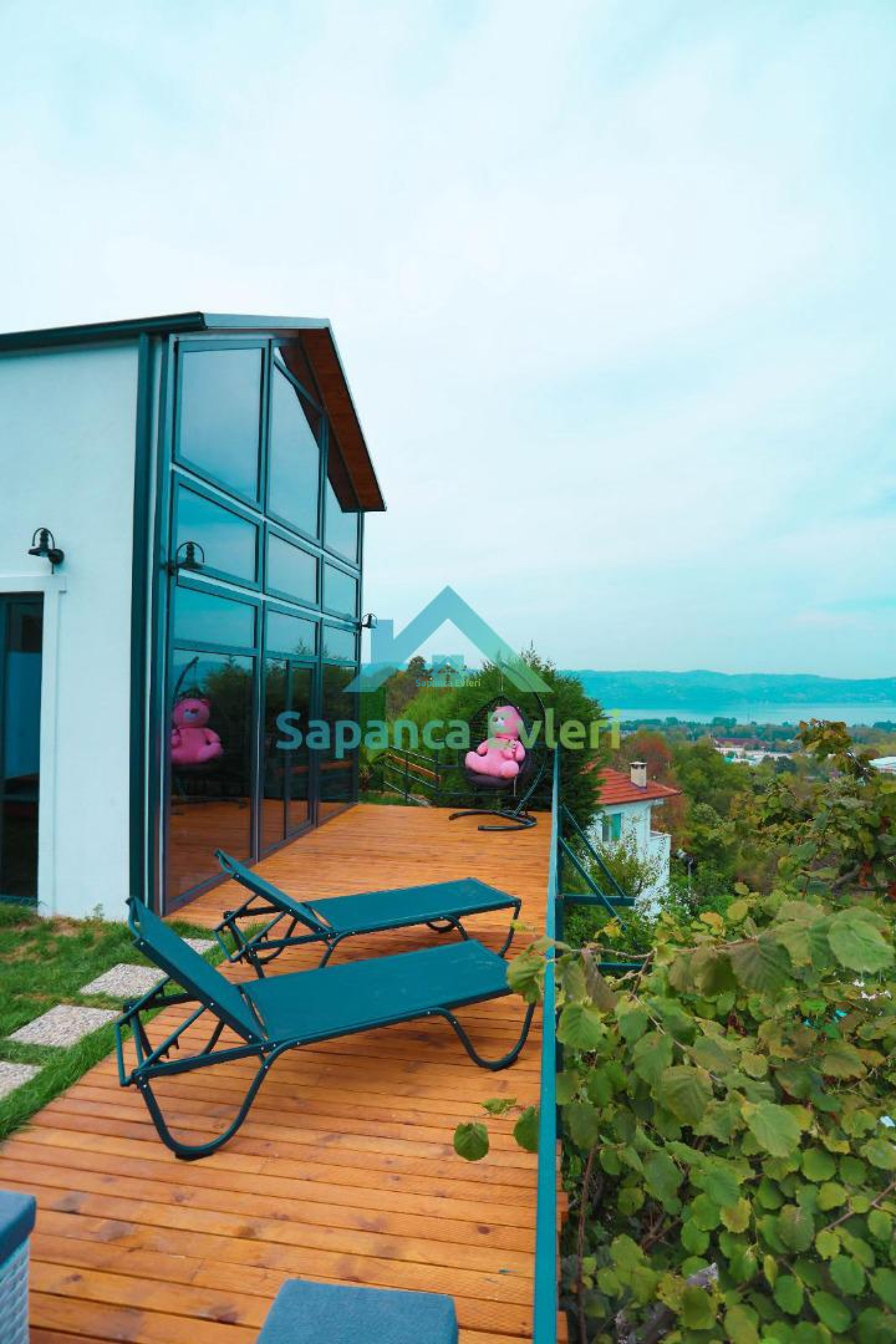 Sapanca Evleri ile Göl Manzaralı Tatil